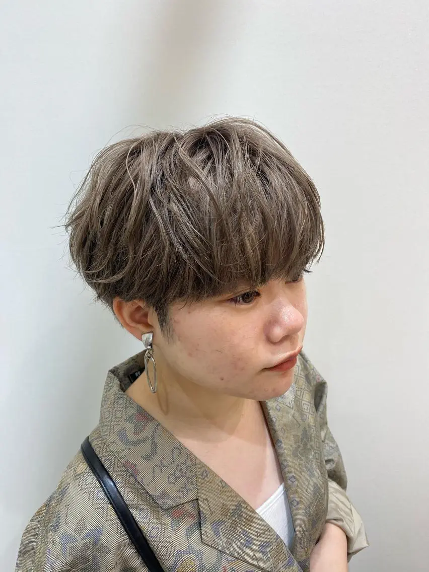ショート カラー ベージュカラー ブリーチ イルミナカラー ミルクティーベージュ 💫副店長💫 篠崎 はやとのヘアスタイル