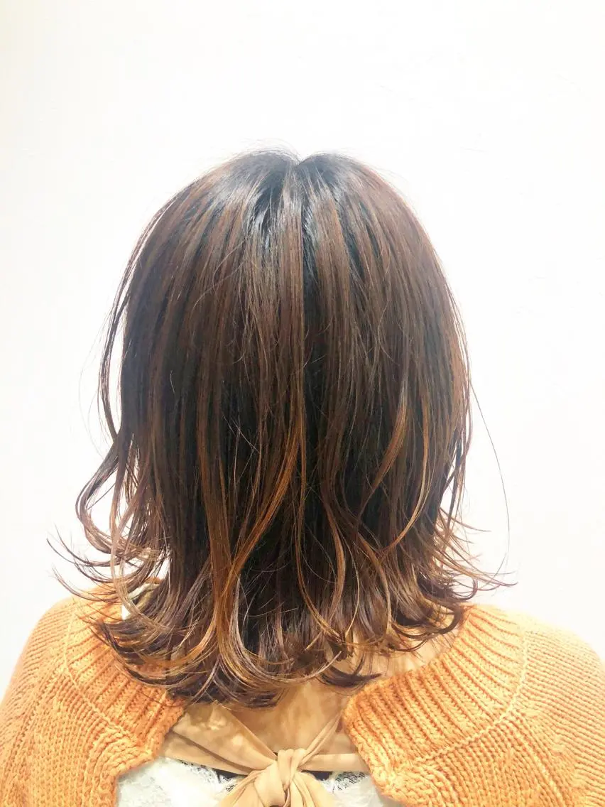 ミディアム パーマ 外ハネヘア ダブルカラー🎉 ハイトーン🎉スドウのヘアスタイル