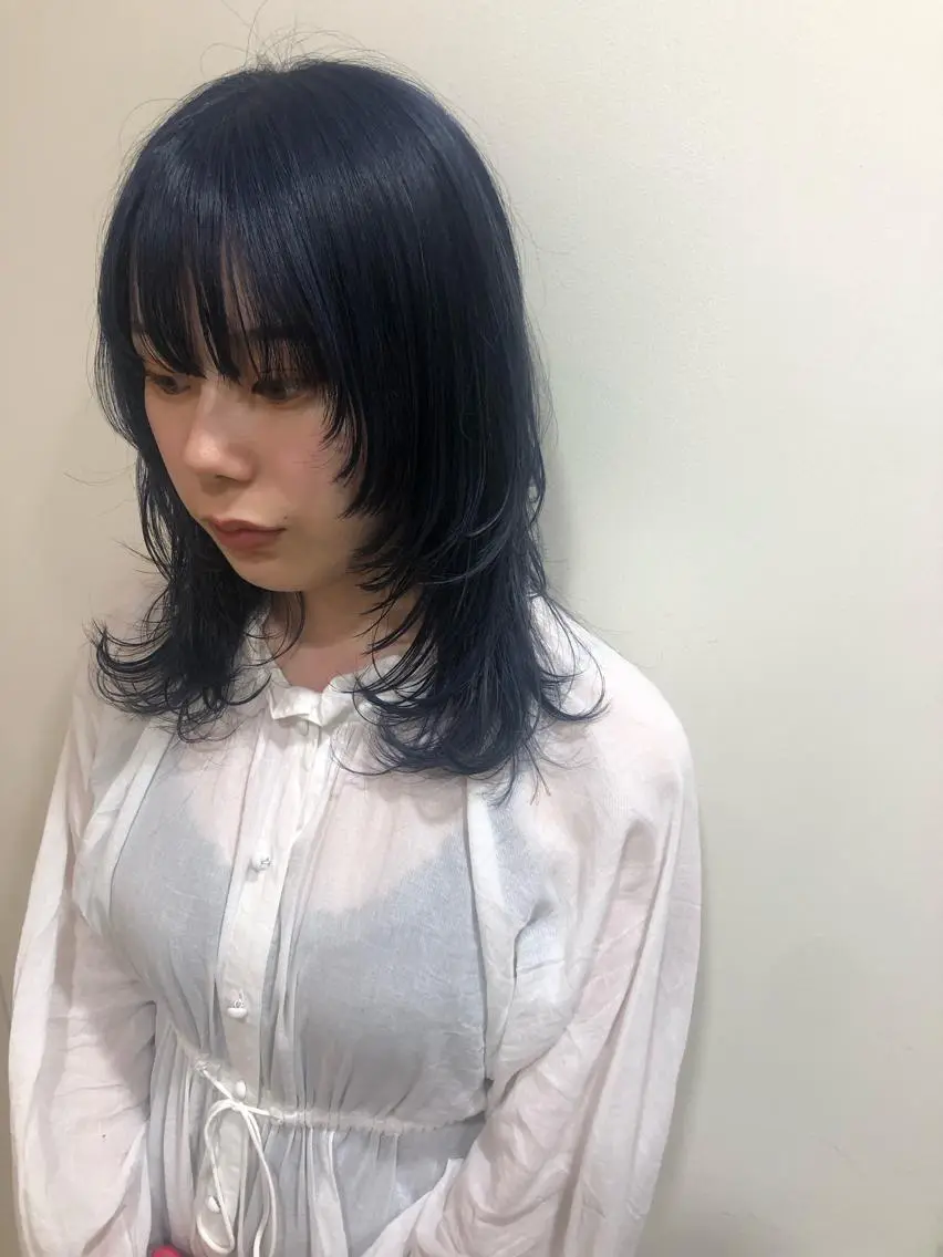 セミロング カラー カット ヘアカラー トリートメント MIOベージュカラー 柔らかいカラーのヘアスタイル