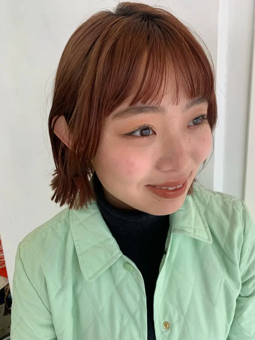 ショート カラー 切りっぱなしボブ ブラウンカラー オレンジ オレンジブラウン ボブ ヘアカラー トリートメント 💓パーマ，💗 レイヤーカットのヘアスタイル