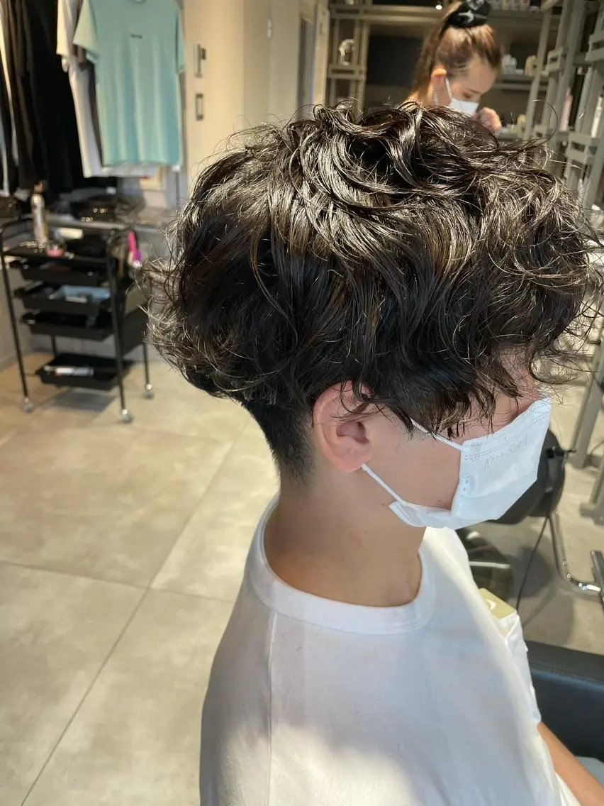 ミディアム パーマ メンズ ヘアカラー レイヤー×髪質改善 ×透明感/杉田 圭のヘアスタイル