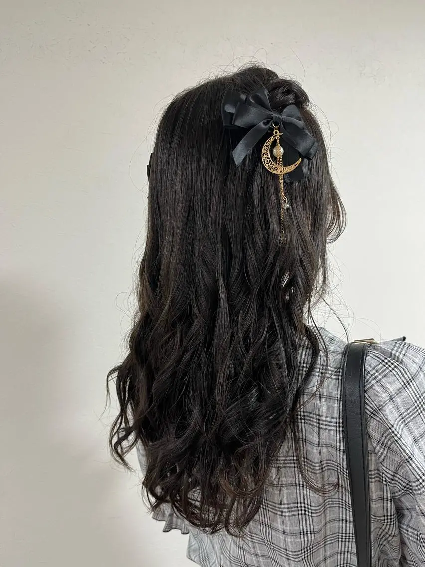 ヘアアレンジ ハイトーンカラー🩵 耳ツボジュエリー👂のその他イメージ