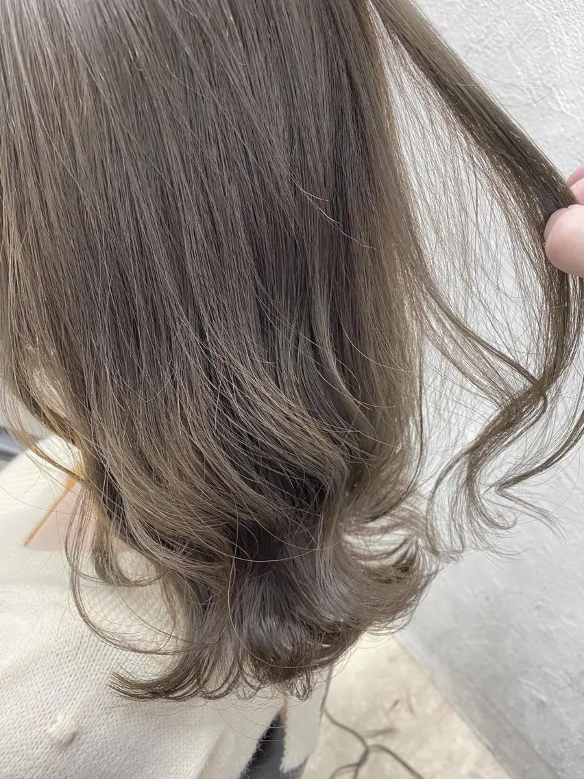 セミロング カラー アッシュ 透明感カラー イルミナカラー 就活ヘア 髪質改善 前髪顔周りカット 沼田 拓斗のヘアスタイル