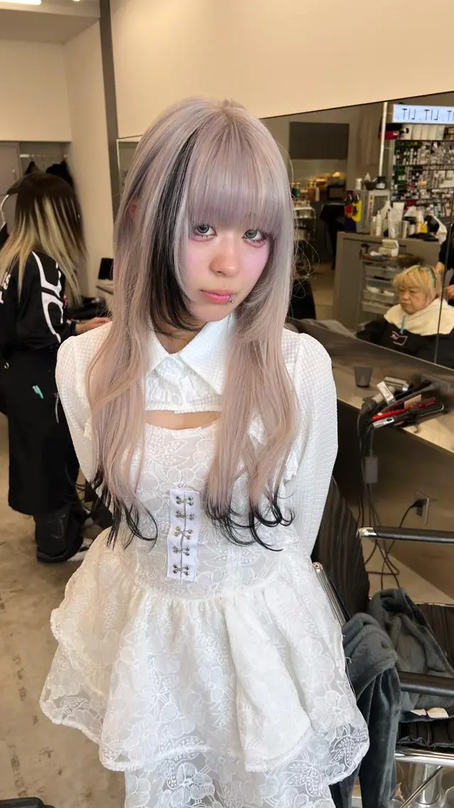 カラー ロング バレイヤージュ ブリーチ ハイトーンカラー インナーカラー ブリーチなしカラー 艶髪/髪質改善 市川ひなたのヘアスタイル