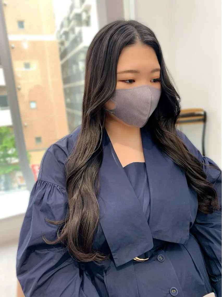 セミロング カラー パーマ ヘアアレンジ メンズ キッズ ネイル マツエク・マツパ アイブロウ カット ヘアカラー 縮毛矯正 似合せレイヤー／ 柔らか透明感カラーのヘアスタイル