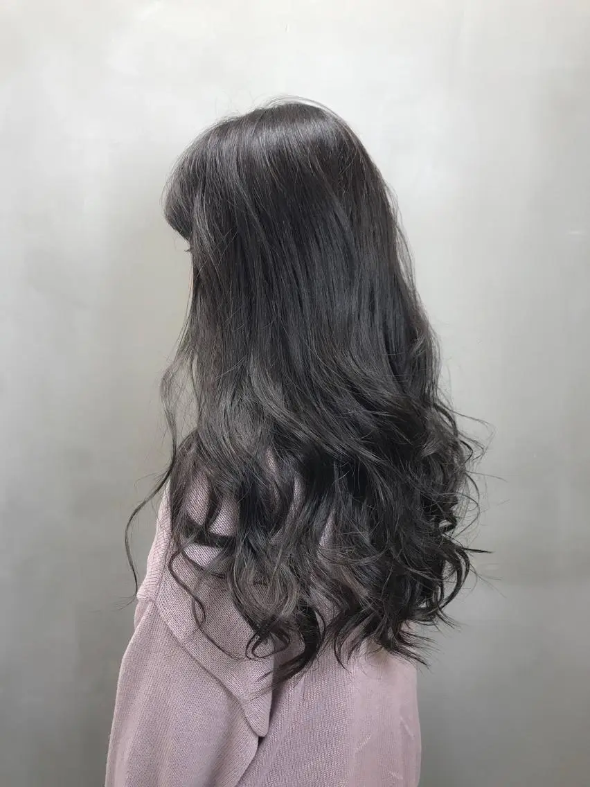 ロング カラー グレージュ 【透明感、艶髪】西村 有司のヘアスタイル