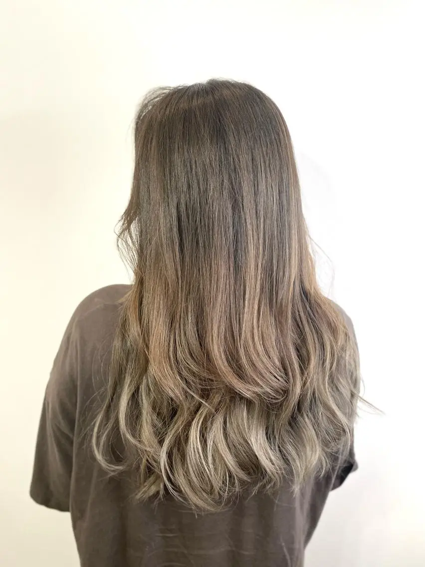 ロング カラー ブリーチ グラデーションカラー カット ヘアカラー トリートメント Luzir⭐︎ GEN⭐︎のヘアスタイル