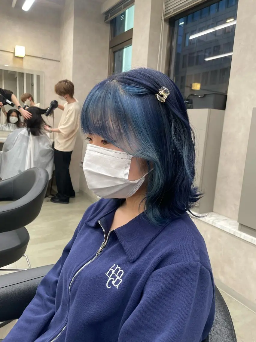 セミロング カラー 抜け感レイヤー︴ ニュアンスカラーのヘアスタイル