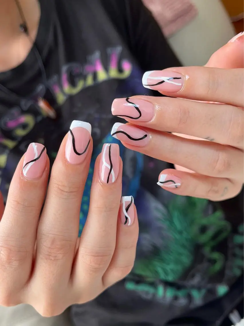 ネイル ジェルネイル キラキラネイル 韓国ネイル パラジェル ワンホンネイル nails' it...のネイルデザイン