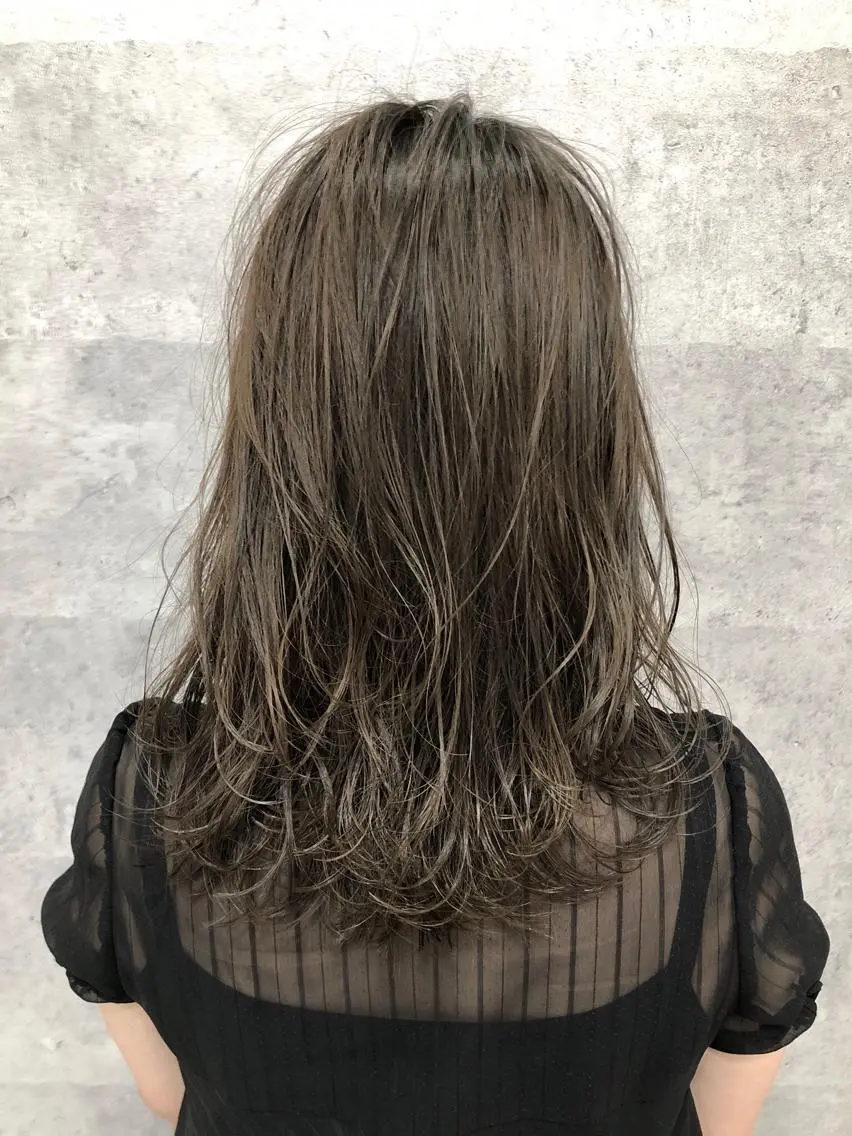 セミロング カラー アディクシーカラー 透明感カラー グレージュ 酸性縮毛矯正のプロ 杉山玲介のヘアスタイル
