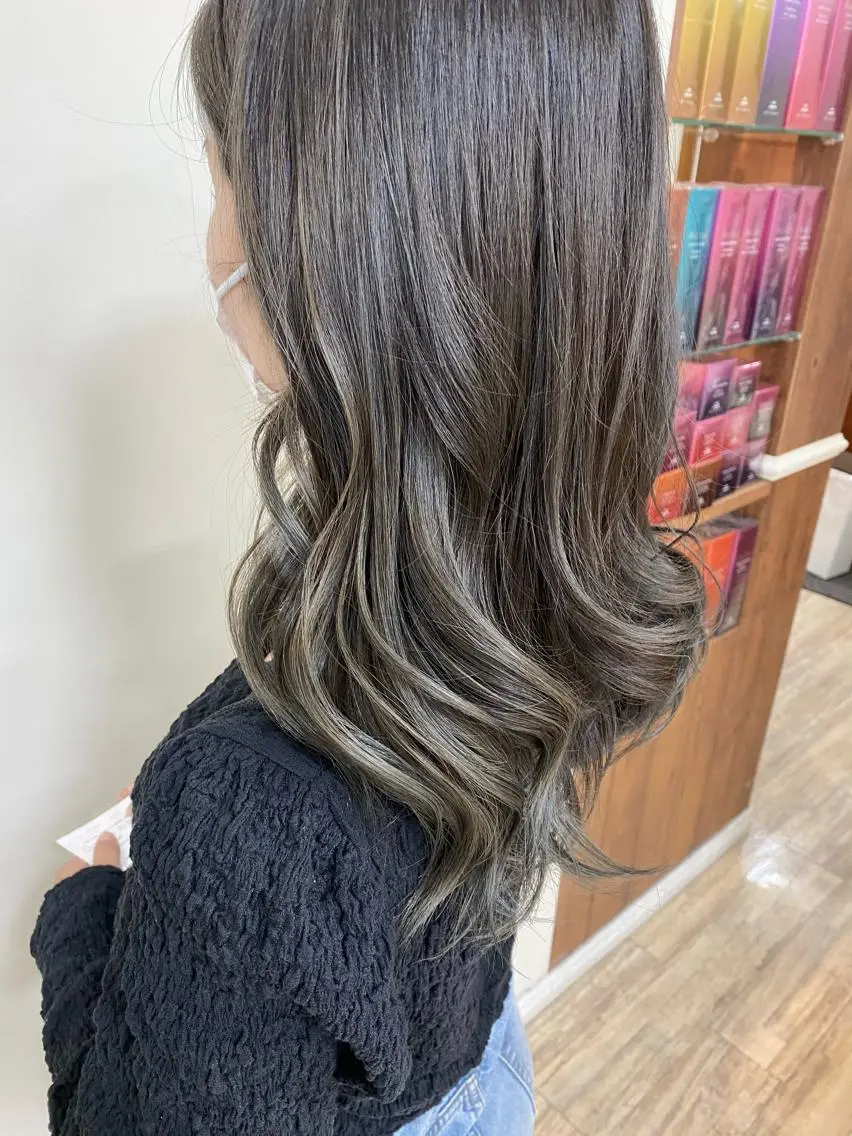 カラー SALOWIN栄 高須大貴のヘアスタイル