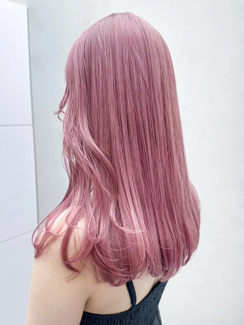 カラー セミロング ピンクカラー ITbyALBUM 藤沢店のヘアスタイル