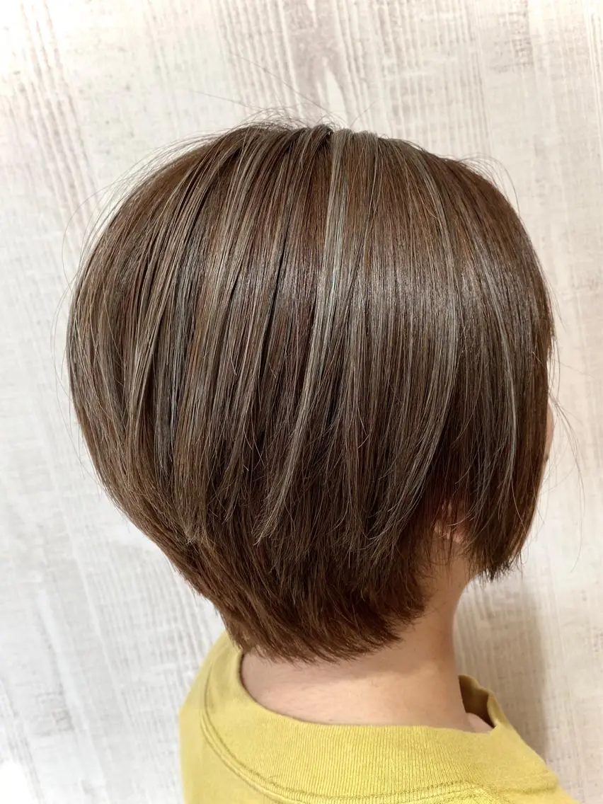 ショート カラー ハイライトカラー イルミナカラー ハイライト ショートヘア ヘアカラー トリートメント Kazu .Kのヘアスタイル