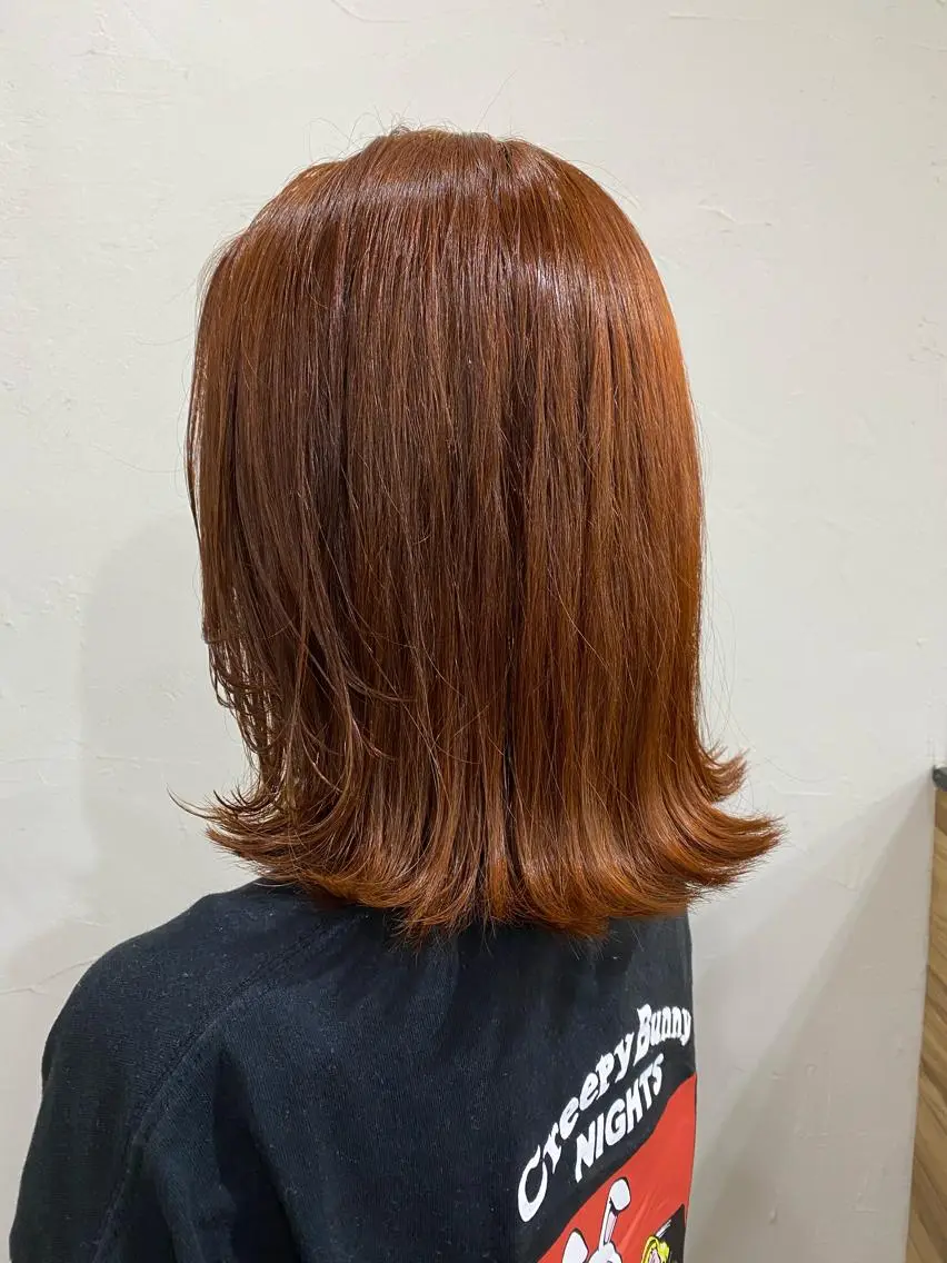 ミディアム カラー ヘアアレンジ ブリーチ オレンジ 暗髪カラー🫐 おくだりんかのヘアスタイル