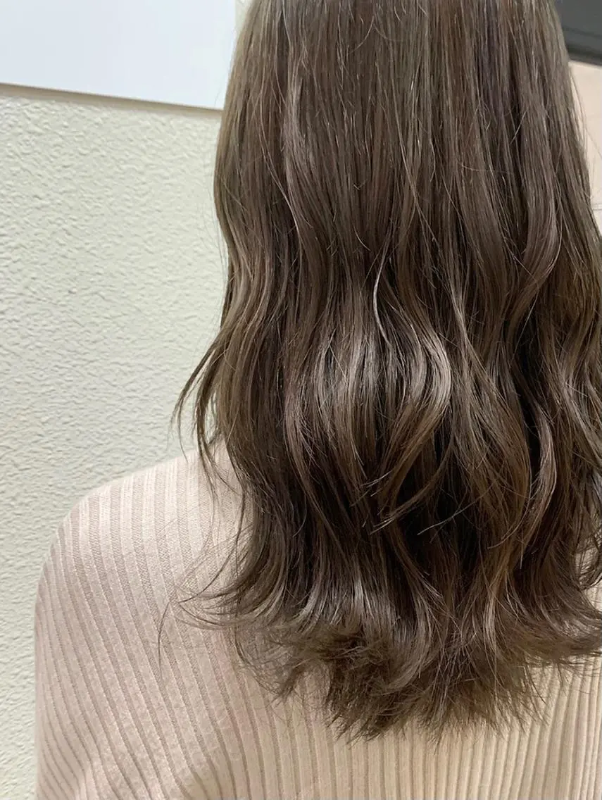 ロング カラー ヘアカラー うえの ももねのヘアスタイル