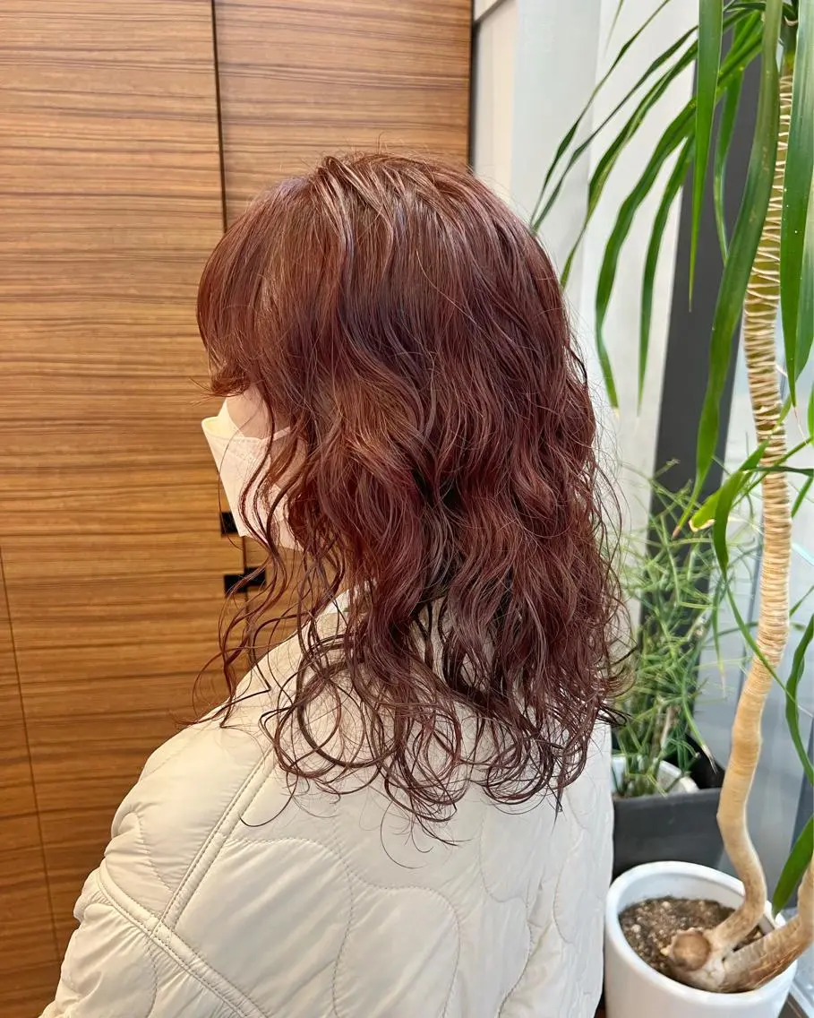 セミロング カラー パーマ セミロングパーマ ブラウンカラー ピンクカラー ピンクブラウン 柏木 彩花のヘアスタイル