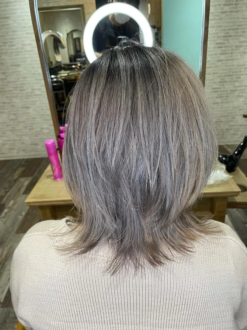 ミディアム カラー 平田 怜のヘアスタイル