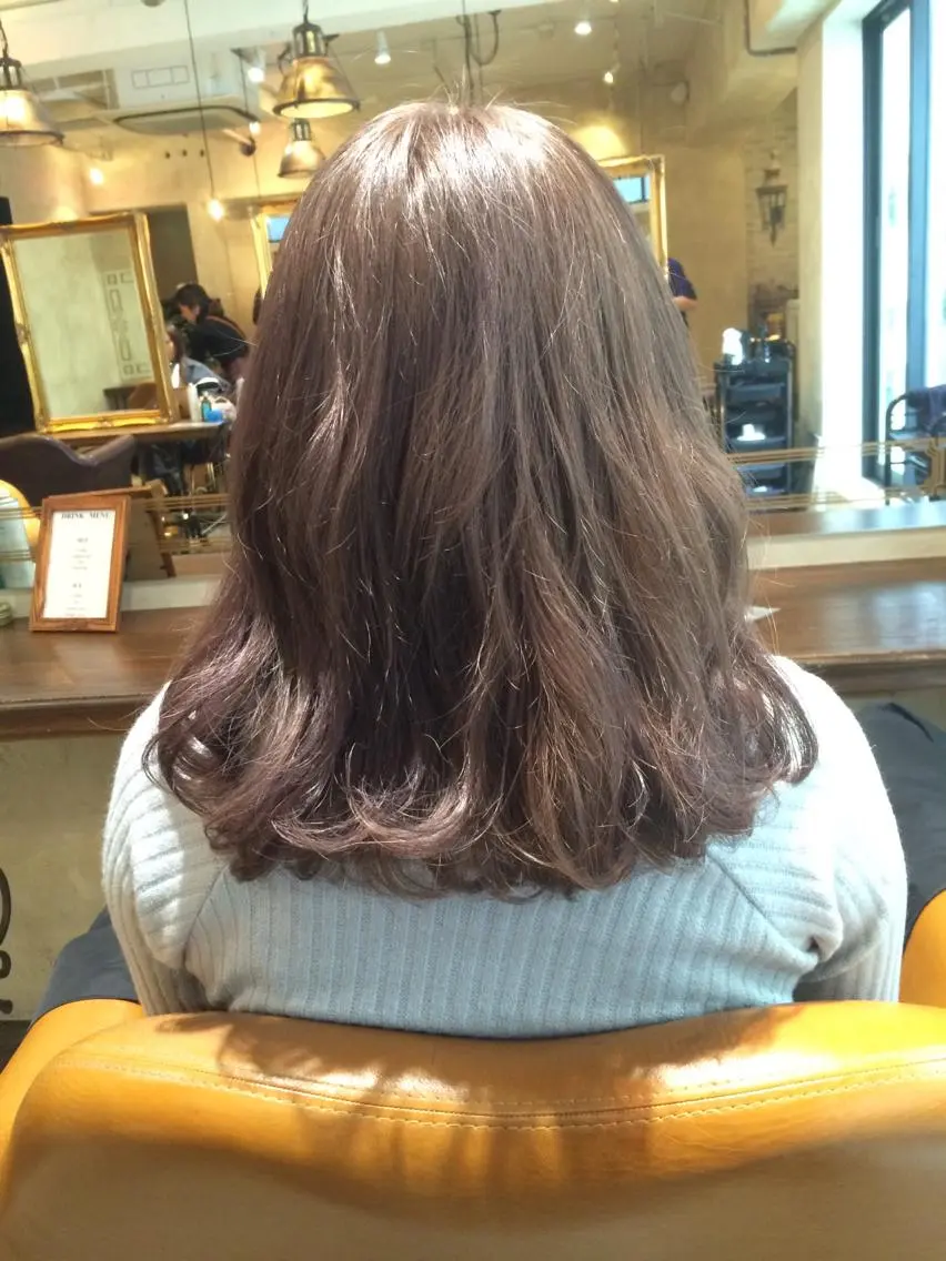 ミディアム カラー ベージュカラー ダブルカラー ミルクティーベージュ サロンドミルク 原宿のヘアスタイル