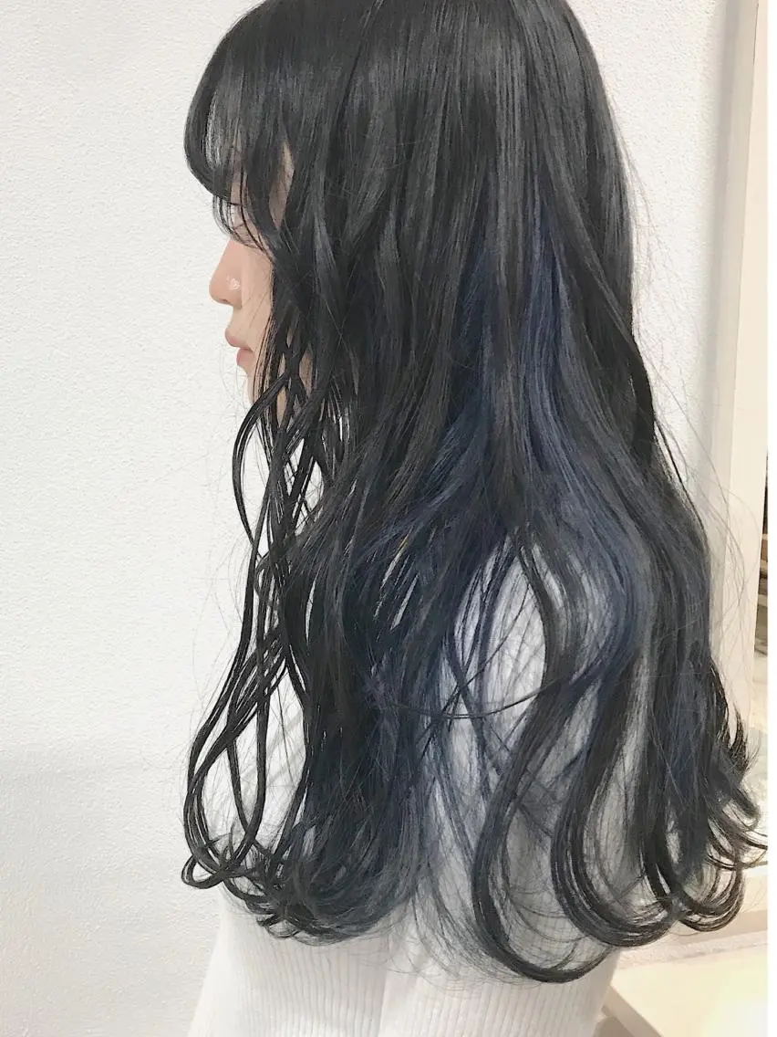 ロング カラー アッシュ ブルーカラー ダークアッシュ ヘアカラー トリートメント lani ブリーチ /ダブルカラーのヘアスタイル