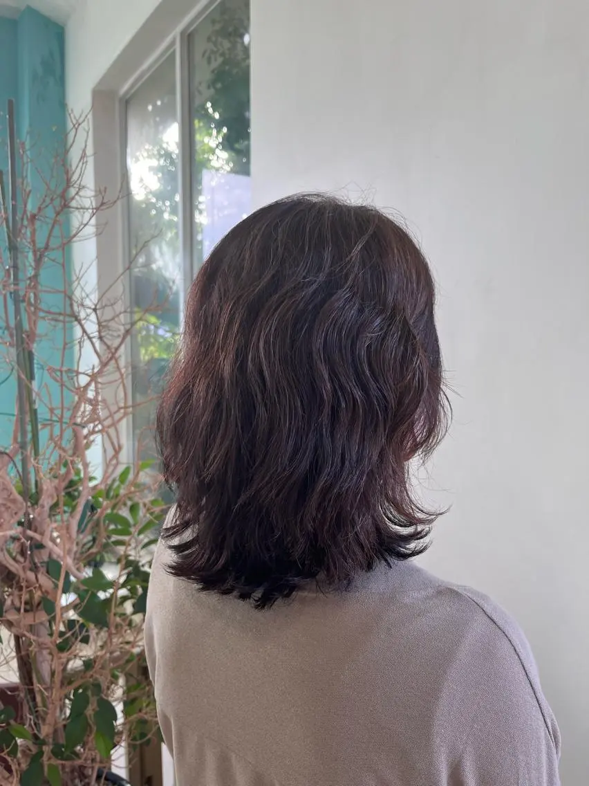 ミディアム パーマ ミディアムレイヤー レイヤーカット 富永 美玖のヘアスタイル