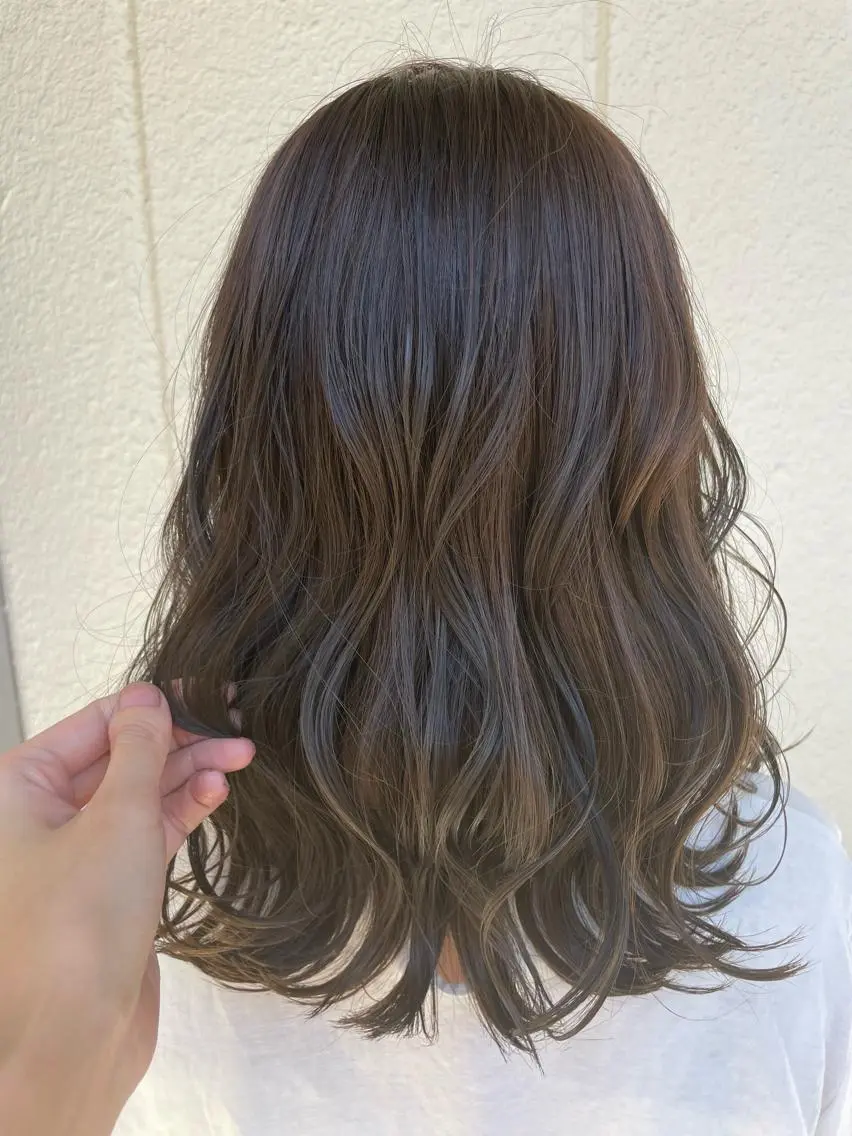 ミディアム カラー ブラウンカラー ナチュラルブラウン カット インナーカラー 推し ブリーチ  髪質改善のヘアスタイル