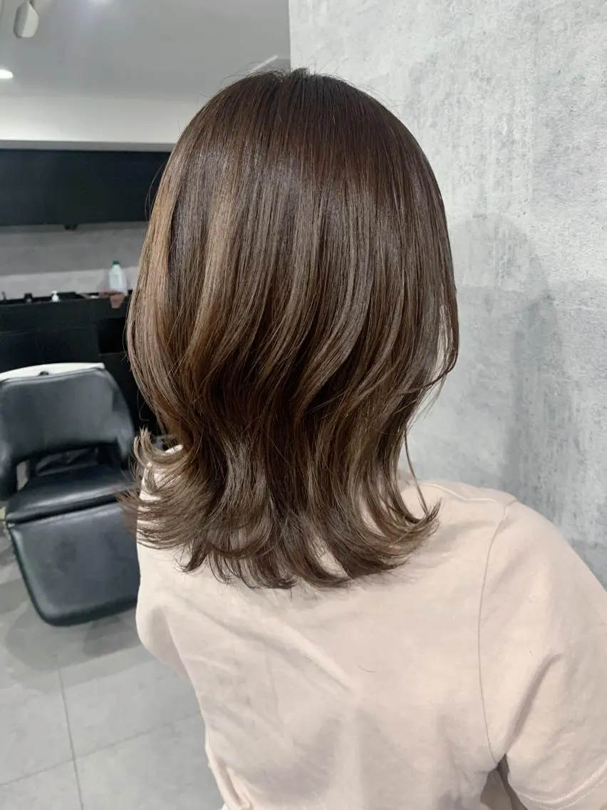 ミディアム カラー ブラウンカラー ミルクティーブラウン レイヤーカット _WHITE 天神店 YUMEKA🐻のヘアスタイル