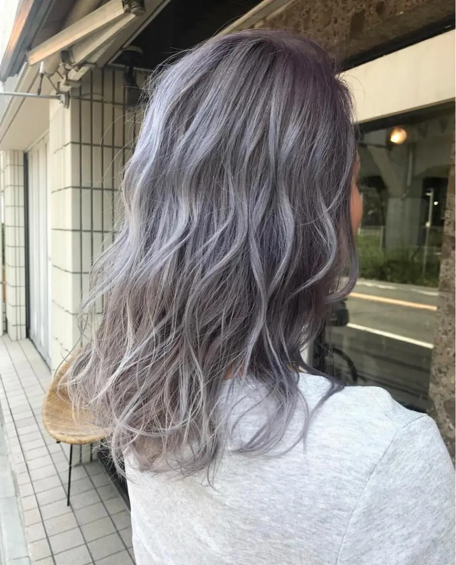 セミロング カラー ヘアカラー 吉野 瑳桜のヘアスタイル