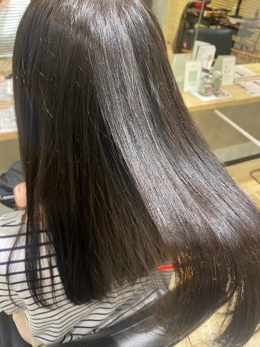 セミロング トリートメント 美髪/髪質改善 縮毛矯正/透けカラーのヘアスタイル