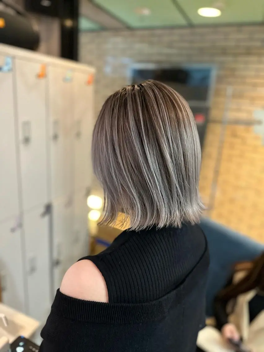 ショート カラー ボブ カット ヘアカラー トリートメント ヘアセット 難波ブリーチカラー 伊藤洋輝のヘアスタイル