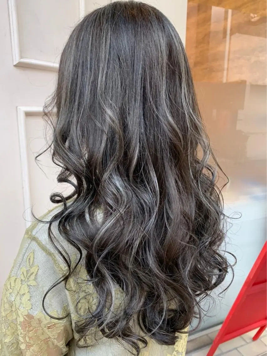 ロング カラー Blanco Color&Careのヘアスタイル