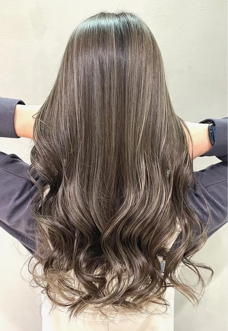 ロング ハイライト MUK ムクのヘアスタイル