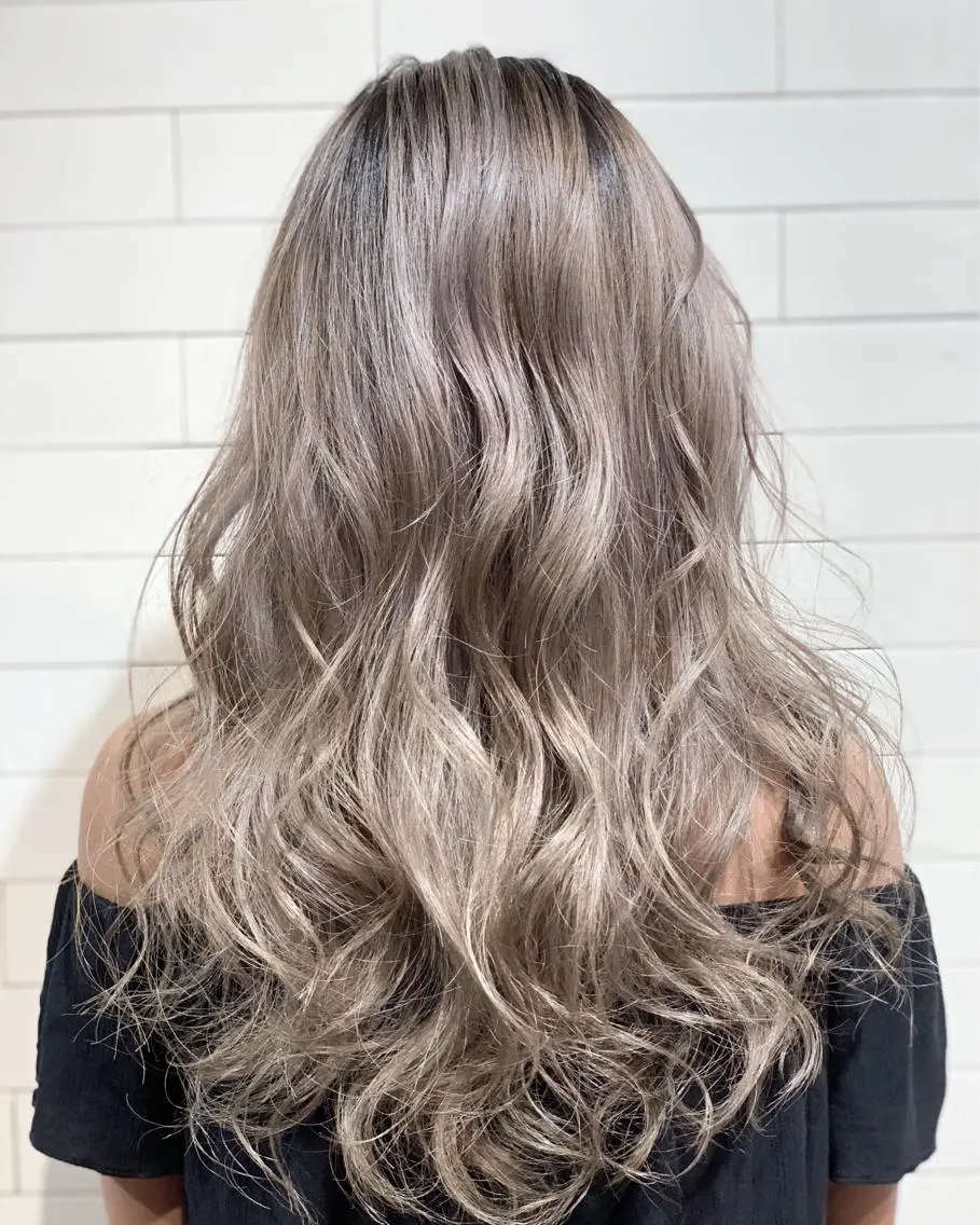セミロング カラー ヘアアレンジ カット ヘアカラー トリートメント 髪質改善×ハイトーン 中田啄也のヘアスタイル