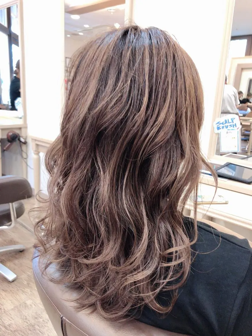セミロング カラー ハイライトカラー ハイライト ヘアカラー 尚平 40代からの 髪質改善専門のその他イメージ