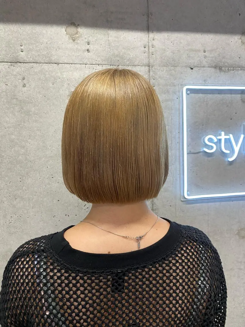 ショート カラー ベージュカラー ミルクティーベージュ ボブ カット ヘアカラー hina💟 透明感カラーのヘアスタイル