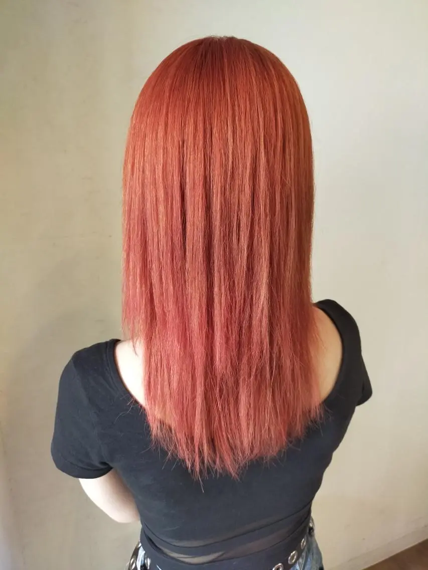 カラー セミロング オレンジ RU RIのヘアスタイル