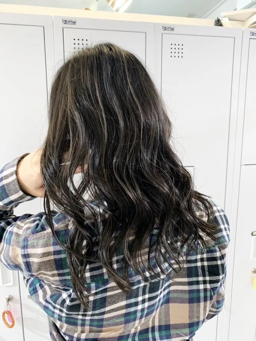セミロング ハイライト レイヤー×縮毛矯正 深見 拓のヘアスタイル