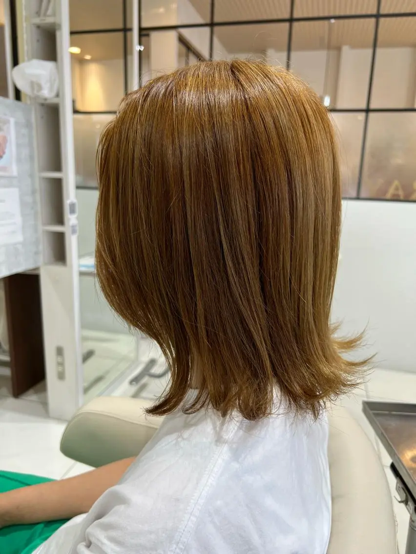 ミディアム カラー ベージュカラー cyan Amiのヘアスタイル