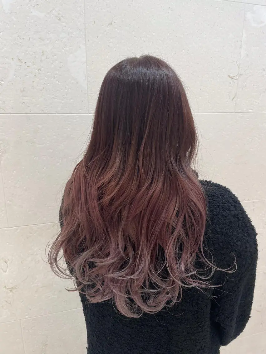 ロング カラー グラデーションカラー カット ヘアカラー トリートメント 斉藤 貴也のヘアスタイル