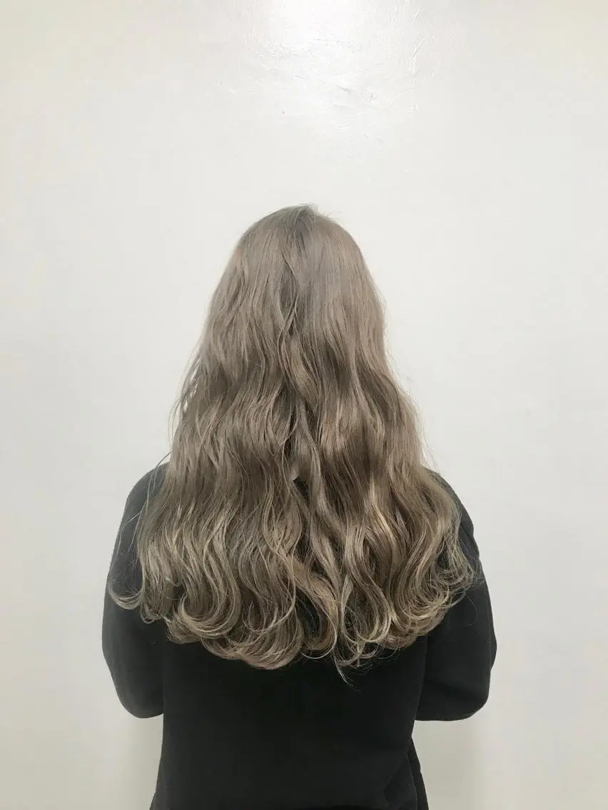 ロング カラー ベージュカラー ブリーチ ハイトーンカラー ハイトーンベージュ エリアNo.1カラー ⭐️hikaru⭐️のヘアスタイル