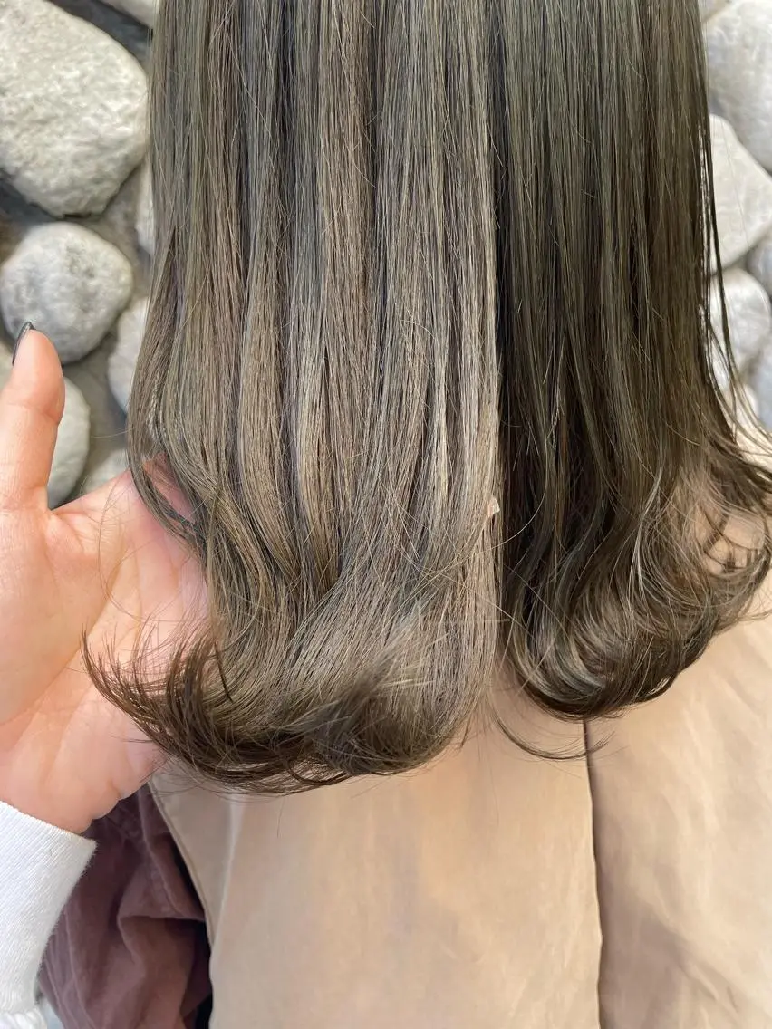 ミディアム ヘアカラー トリートメント 透明感オリーブ🫒/ ブリーチなしWカラーのヘアスタイル
