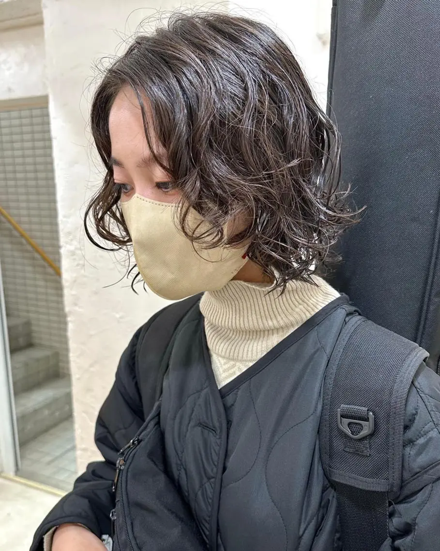 ショート カラー パーマ 切りっぱなしボブ 前下がりボブ ショートボブ 黒髪 インナーカラー 髪質改善 縮毛矯正/ レイヤー/銀座/本木のヘアスタイル