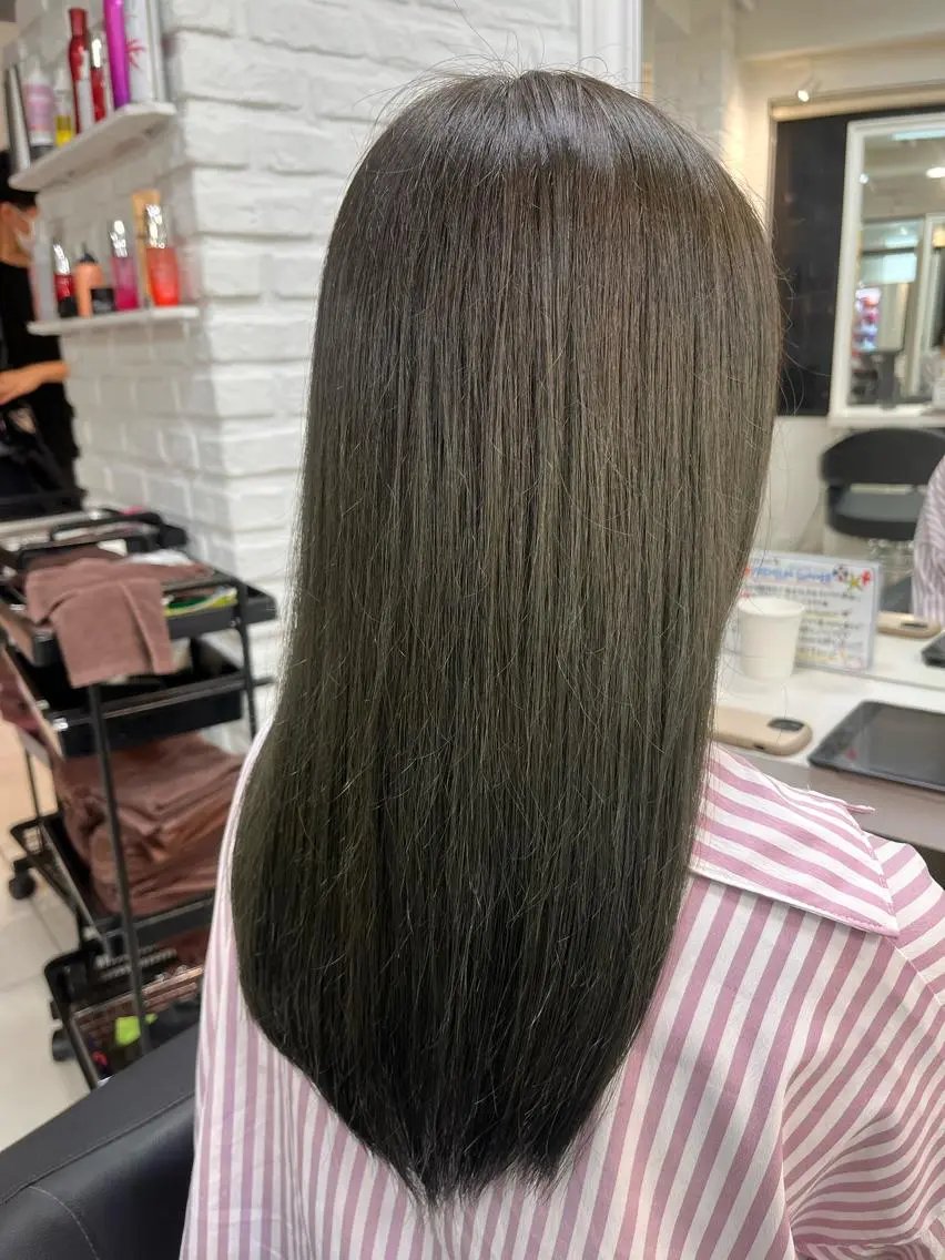 ロング カラー ブリーチ グラデーションカラー グレージュ オリーブグレージュ オリーブグレー カット ヘアカラー トリートメント 【メンズ縮毛矯正/ Ryoka】のヘアスタイル