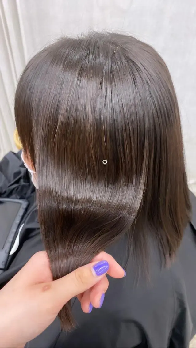 ミディアム KVELL ユナのヘアスタイル