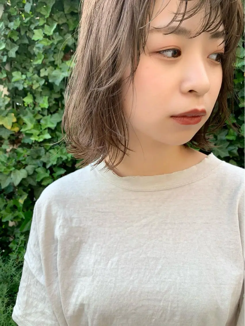 ミディアム カラー ベージュカラー オリーブベージュ カット 榑松 恵里のヘアスタイル
