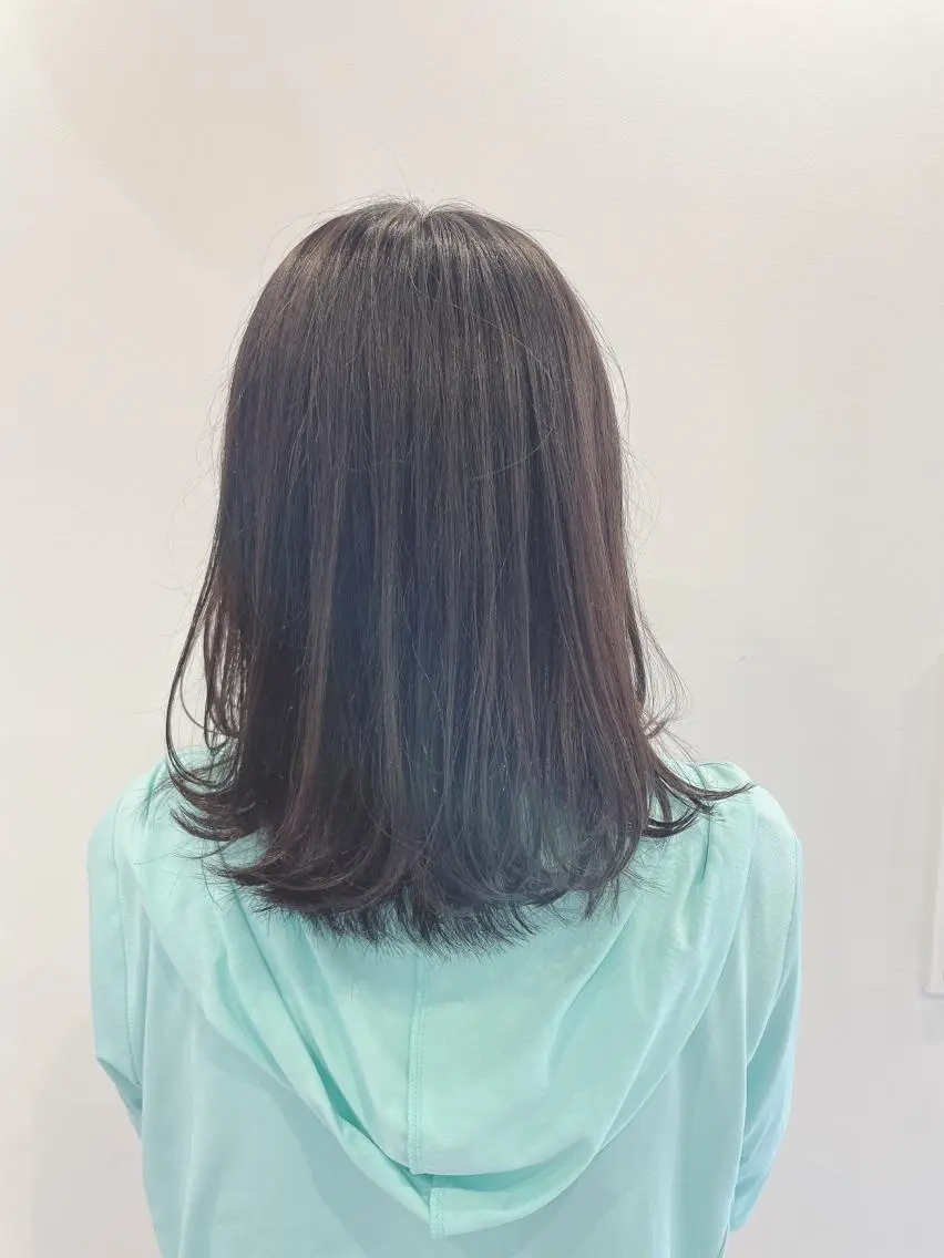 ミディアム 外ハネヘア カット 黒岩 明日美のヘアスタイル