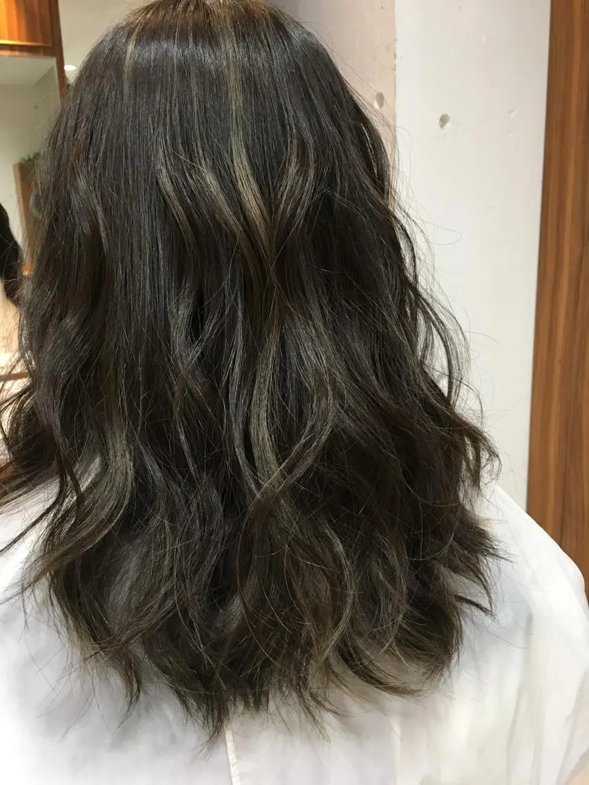 ミディアム カラー 白髪ぼかしハイライト 柳川拓哉のヘアスタイル