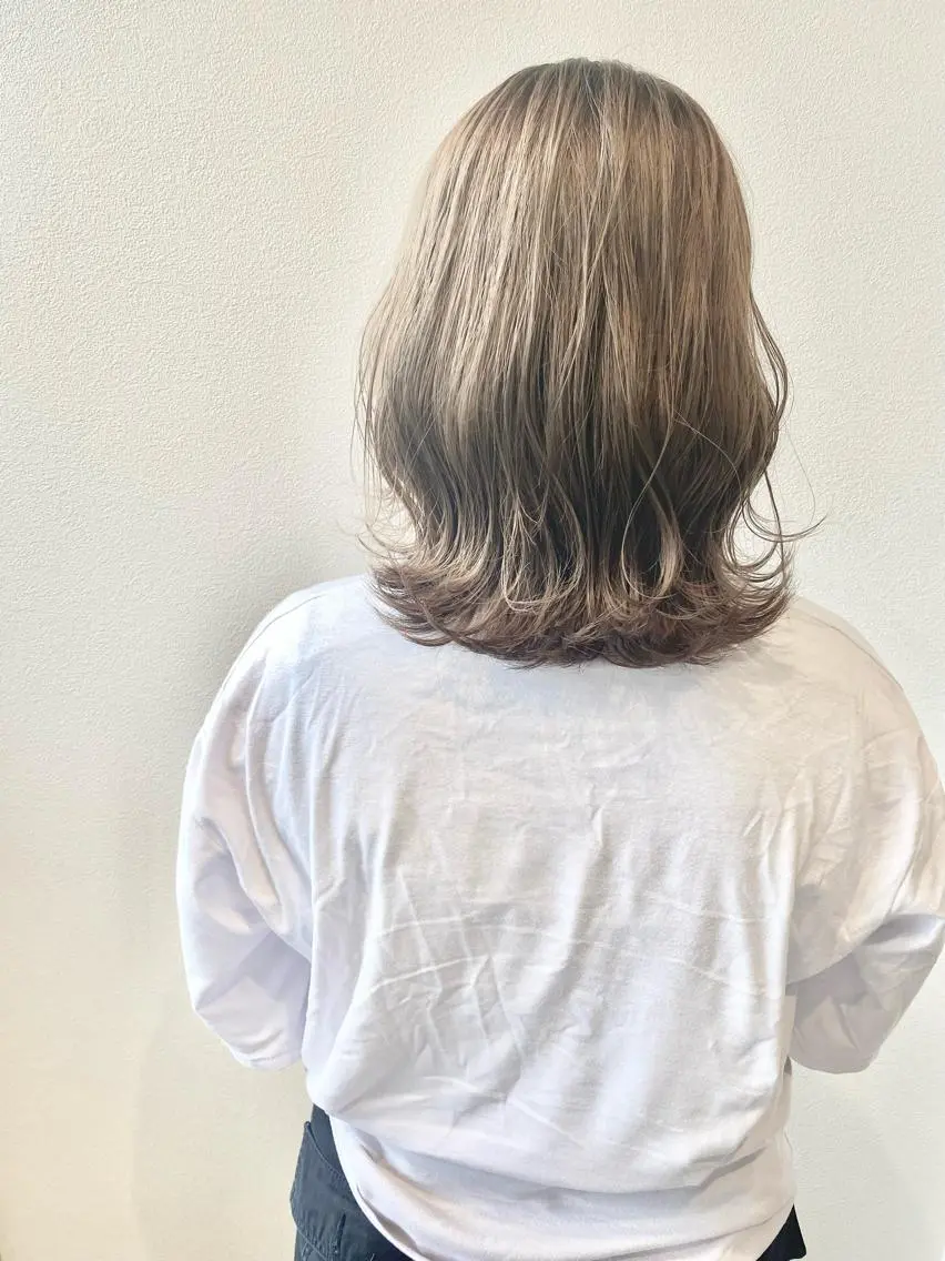 セミロング ヘアカラー MYRTLE TSUNODAのヘアスタイル