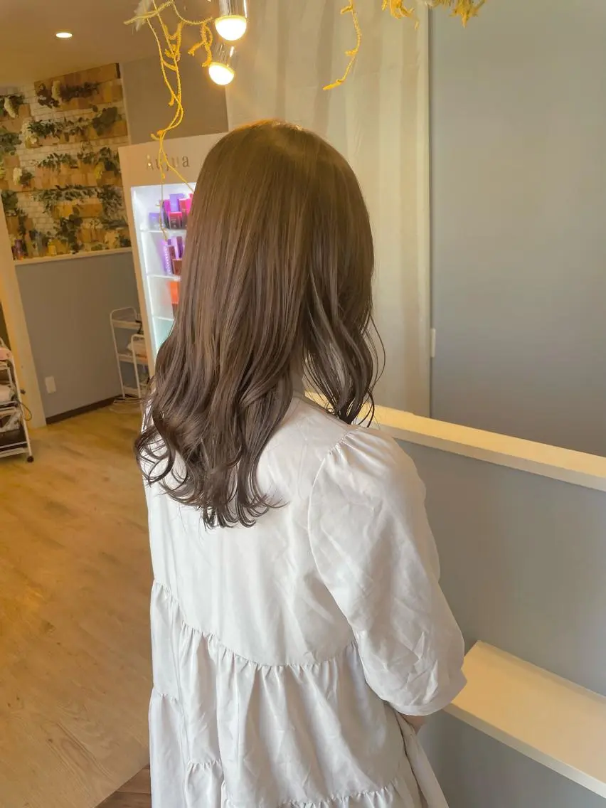 セミロング カラー アッシュ ベージュカラー ブリーチ ブリーチなしカラー 神谷 涼のヘアスタイル