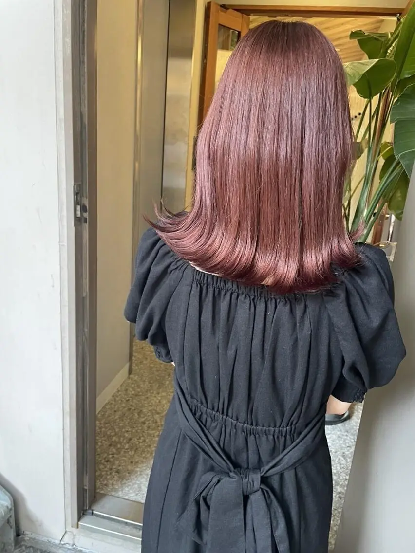 セミロング カラー ブリーチ ブラウンカラー ショコラブラウン ダブルカラー ブリーチなしカラー TIGRE kamitoriのヘアスタイル