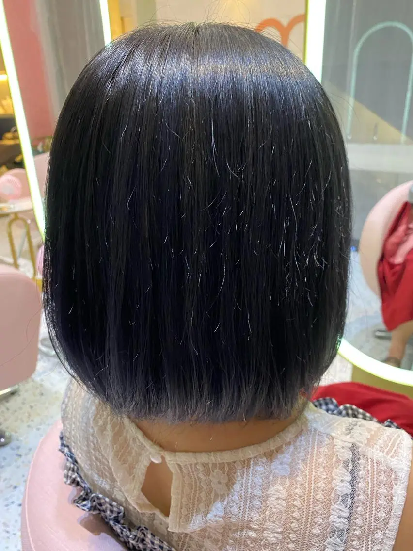 カラー 黒髪 ブルーカラー ブルーブラック 井出 くるみのヘアスタイル